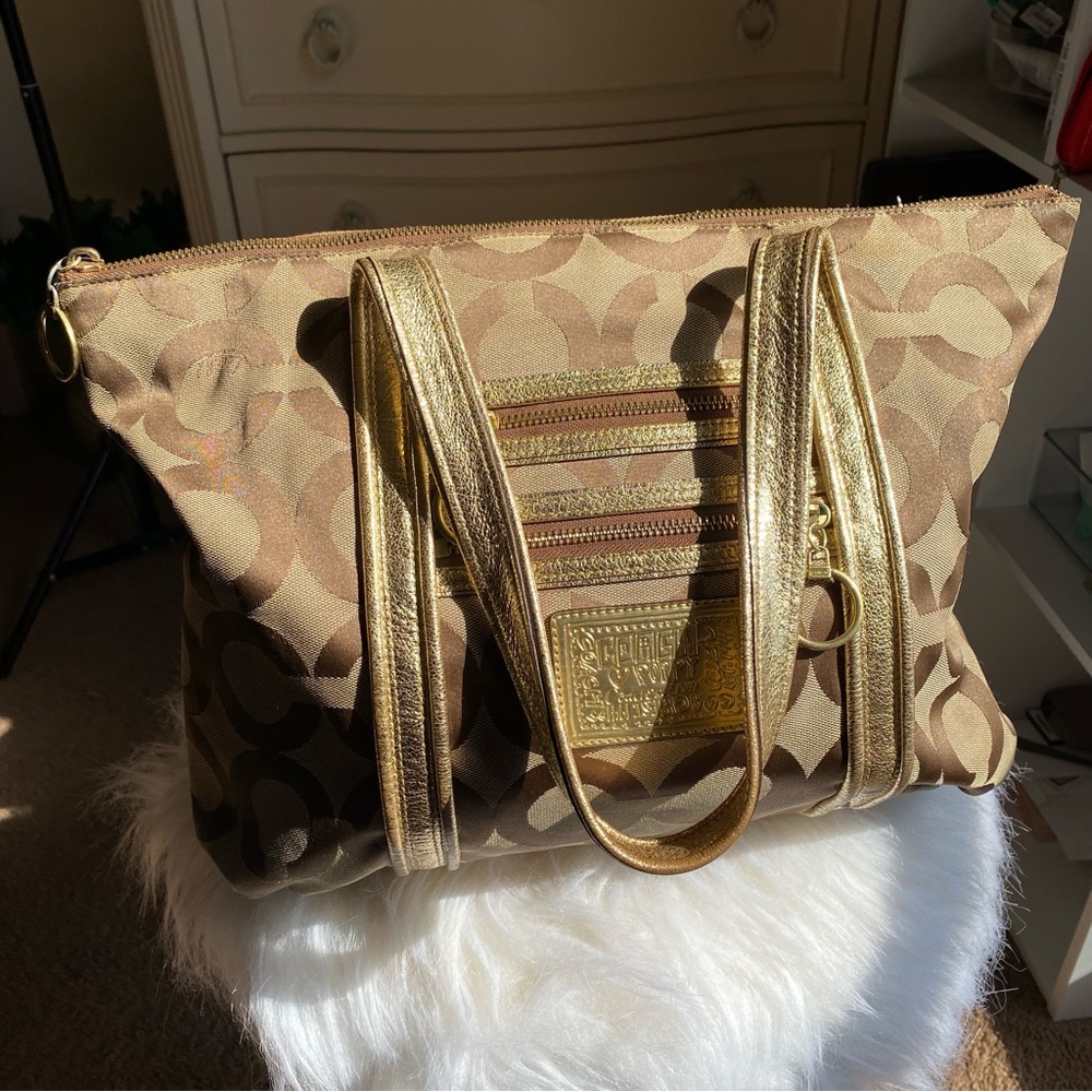Coach Authentic Poppy Shoulder bag
